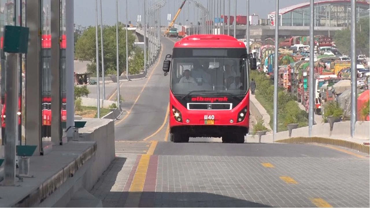 Metro Bus In Pakistan